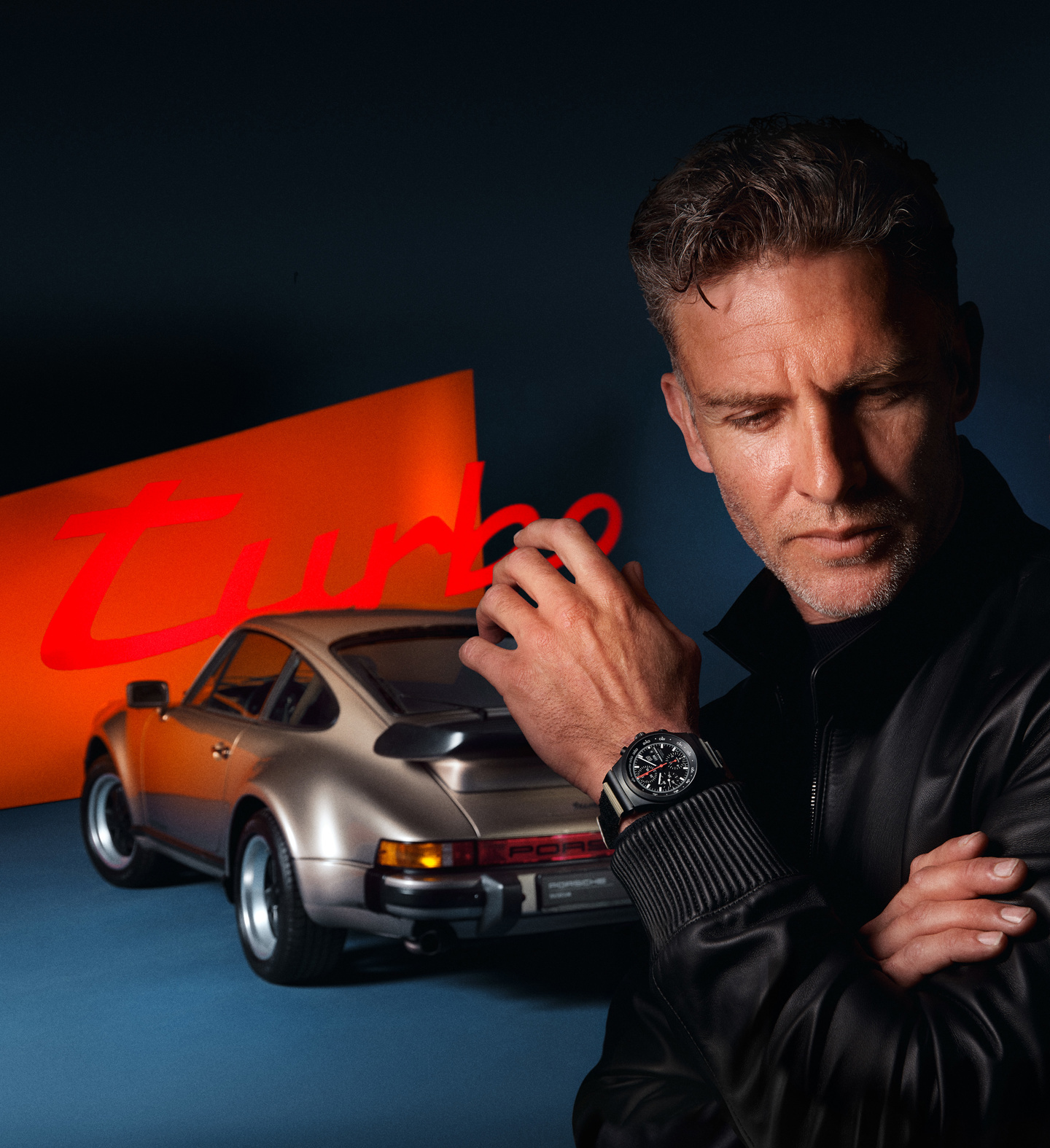 Shows Picture of M01_PORSCHE_PD_CHRONO_MODEL_COMP_HF_sRGB_150dpi(2).jpg